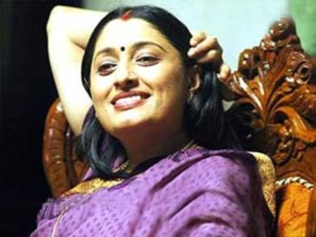 ഊർമ്മിള ഉണ്ണിക്കെതിരെ കേസെടുക്കാന്‍ വകുപ്പില്ലേ?