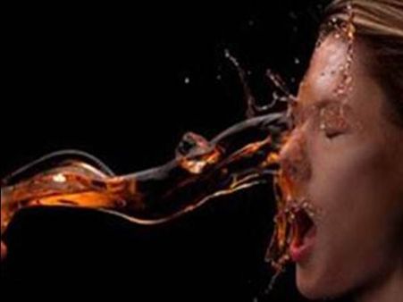 ടോയ്ലറ്റില്‍ ആഡിഡ്,വിദ്യാര്‍ഥിനികള്‍ ആശുപത്രിയില്‍