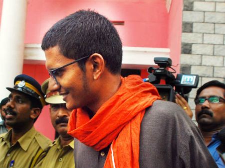 ഒളിവുകാലത്തിനൊടുവില്‍ ശബരി ന്യൂ ലുക്കില്‍