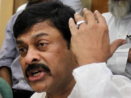 മോദി ഹിറ്റ്‌ലര്‍: ചിരഞ്ജീവിക്ക് ചീമുട്ടയേറ്‌