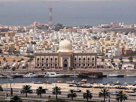 ഷാര്‍ജ;വിദ്യാര്‍ഥികളെ ശപിച്ചു,അധ്യാപകനെപുറത്താക്കി