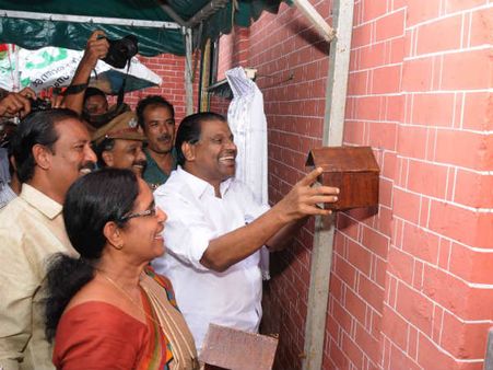 കുരുവികള്‍ക്ക് വേണ്ടി ഇതാ ഒരു മന്ത്രി...