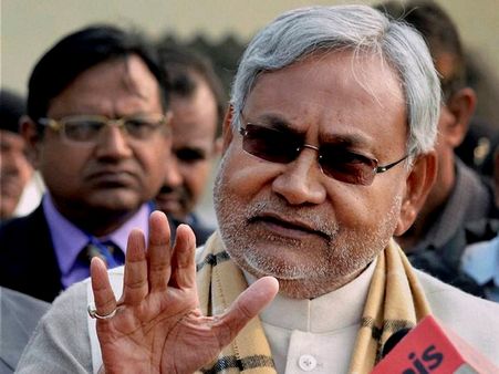 ബിഹാര്‍ മുഖ്യമന്ത്രി നിതീഷ് കുമാര്‍ രാജിവെച്ചു