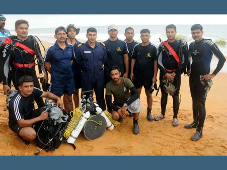 ബോട്ട് പൊക്കാന്‍ ഒടുവില്‍ നേവിയെത്തി