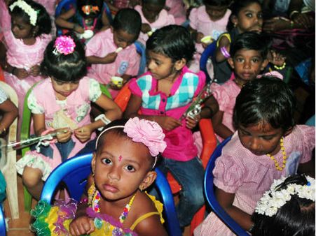 സ്കൂള്‍ മുറ്റത്തെ കൗതുക കാഴ്ചകള്‍