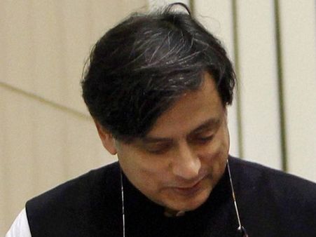 ശശി തരൂരിന് ഓന്തിന്റെ സ്വഭാവമെന്ന് അയ്യര്‍