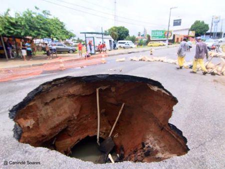 ലോകകപ്പ് വേദിയില്‍ മഴ, വെള്ളപ്പൊക്കം