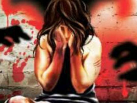 സഹോദരിയെ പീഡിപ്പിച്ച യുവാവ് പോലീസിന് കീഴടങ്ങി