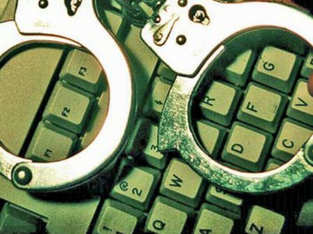 നഗ്നചിത്രം പുറത്തുവിടുമെന്ന് ഭീഷണി,ടെക്കി കുടുങ്ങി