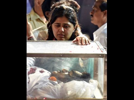 ഗോപിനാഥ് മുണ്ടെയുടെ പിന്‍ഗാമിയായി മകള്‍?