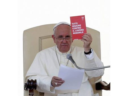 കമ്യൂണിസ്റ്റുകാര്‍ ക്രിസ്ത്യാനികളുടെ പതാക മോഷ്ടിച്ചവരെന്ന് പോപ്പ്