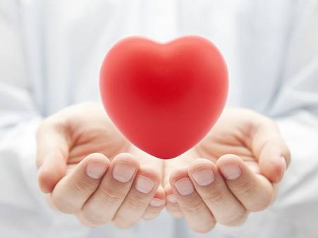 സയാമീസ് ഇരട്ടകള്‍ക്ക് പ്രണയവുമായി അദ്ധ്യാപകന്‍