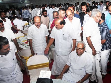 ഇഫ്താര്‍ വിരുന്നില്‍ രാഷ്ട്രീയം മറന്ന് നേതാക്കള്‍