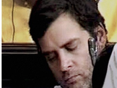 വിലക്കയറ്റം; പി കരുണാകരന്‍ പ്രസംഗിക്കുമ്പോള്‍ രാഹുല്‍ ഗാന്ധിക്ക് ഉറക്കം