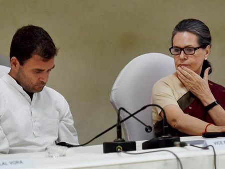 രാഹുല്‍ തന്റെ അടുത്തിരുന്നാല്‍ മതിയെന്ന് സോണിയാ ഗാന്ധി