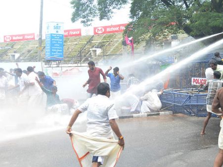 യുവമോര്‍ച്ചയുടെ നിയമസഭ മാര്‍ച്ച് ഇങ്ങനെ