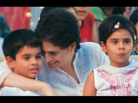 പ്രിയങ്ക ഗാന്ധിയുടെ മകനും പാര്‍ലിമെന്റിലെത്തി