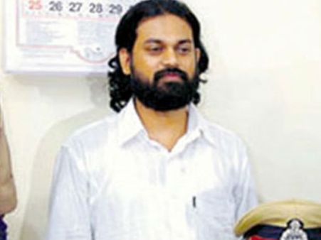 വിഎസിന്‍റെ മകന് 70 ലക്ഷം നല്‍കിയെന്ന് സന്തോഷ് മാധവന്‍