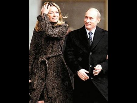 പുടിന്റെ മകളെ നാടുകടത്തണമെന്ന് ഡച്ച് പ്രതിഷേധക്കാര്‍