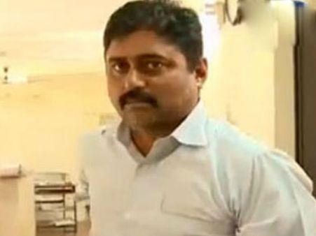 പഴയ എസ്എഫ്‌ഐക്കാരന്‍, ഇപ്പോള്‍ ബന്ധം കോണ്‍ഗ്രസുമായി?