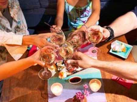 കൊച്ചിയില്‍ ഉല്ലാസ നൗകയില്‍ ഡിജെ പാര്‍ട്ടിക്കിടെ പോലീസ് റെയ്ഡ്