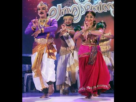 ഘനശ്യാമസന്ധ്യയില്‍ ലക്ഷ്മിയും വിനീതും നിറഞ്ഞാടി