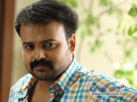 കുഞ്ചാക്കോ ബോബന്റെ ഫാന്‍സ് നിര്‍മാതാവിനെ ഭീഷണിപ്പെടുത്തി