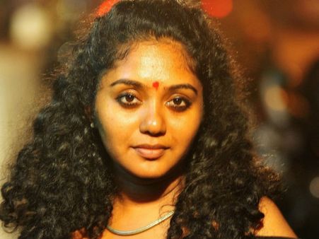 പൊലീസ് പീഡിപ്പിച്ചതിന് തെളിവുകളുമായി നടി ഹിമ ശങ്കര്‍