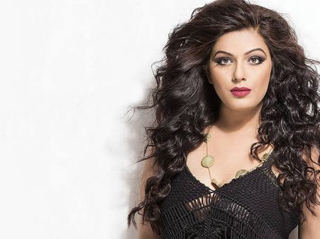 നടി അ‍ഞ്ജലി ദ്വിവേദിയുടെ നഗ്ന ചിത്രങ്ങള്‍ ട്വിറ്ററില്‍