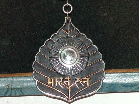 മോദി ആര്‍ക്കൊക്കെ നല്‍കും ഭാരതരത്‌ന?