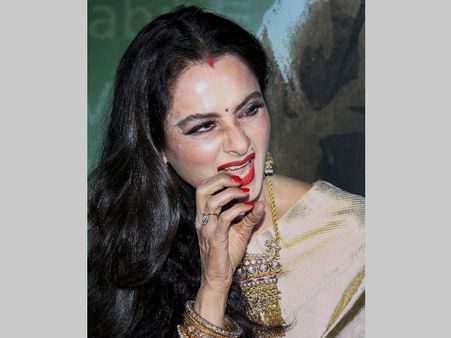 രേഖയങ്ങനെ പാര്‍ലമെന്റിലെത്തി, ഇനി സച്ചിനെത്തുമോ?