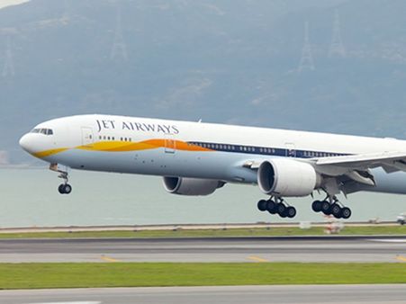 പൈലറ്റ് ഉറങ്ങി, സഹ പൈലറ്റ് ടാബില്‍ കളിച്ചു, വിമാനം താഴ്ന്ന് പറന്നു