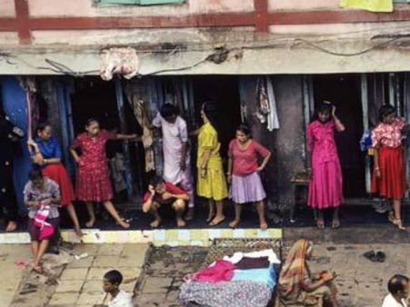 എബോളപ്പേടി: ആഫ്രിക്കക്കാരുമായി സെക്‌സ് പാടില്ലെന്ന്