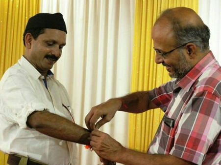 കെ സുരേന്ദ്രന് അഡ്വ ജയശങ്കര്‍ രാഖി കെട്ടി