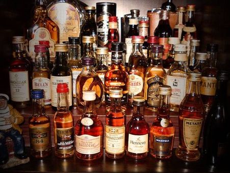 മദ്യനിരോധനം ഇഷ്ടപ്പെടാത്ത നേതാക്കള്‍