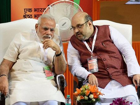 മോദി-ഷാ സ്‌റ്റൈല്‍; മന്ത്രിമാര്‍ക്ക് ഫ്‌ലൈറ്റും സ്റ്റാര്‍ ഹോട്ടലുകളുമില്ല!