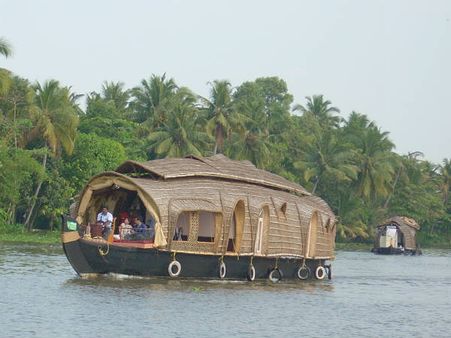 മദ്യം നിരോധിച്ചാല്‍ ടൂറിസവും തകരും...