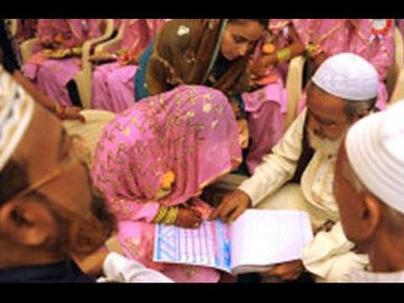 70കാരന് മൂന്നാം കെട്ട്; ഭാര്യയ്ക്ക് പ്രായം 17, കാണൂ