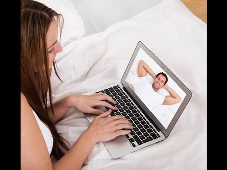 ചാറ്റിംഗ് പ്രണയമായി; ഡെറാഡൂണ്‍ പെണ്‍കുട്ടി കാമുകനെത്തേടി തലശ്ശേരിയില്‍