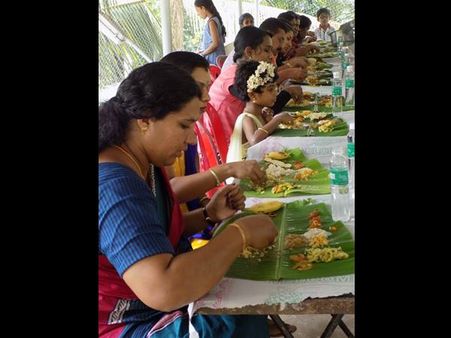 നാടെങ്ങും ഓണ സദ്യയും, ഓണക്കിറ്റ് വിതരണവും