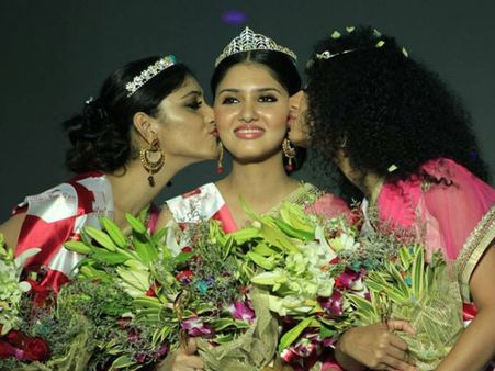 ഗായത്രി സുരേഷിന് മിസ് കേരള കിരീടം