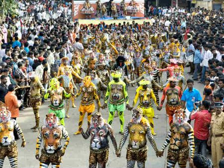 തൃശ്ശൂരില്‍ പുലികളിറങ്ങി