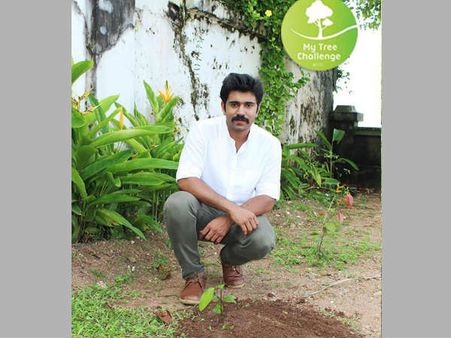 നിവിന്‍ പോളിയും ചെടി നട്ടു, വെല്ലുവിളി ദിലീപിനും, ദുല്‍ഖറിനും, എബ്രിഡിനും