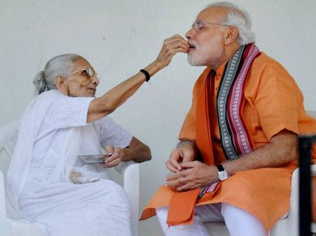 കാശ്മീര്‍ ദുരിതാശ്വാസത്തിന് മോദിക്ക് അമ്മയുടെ 5,000 രൂപ