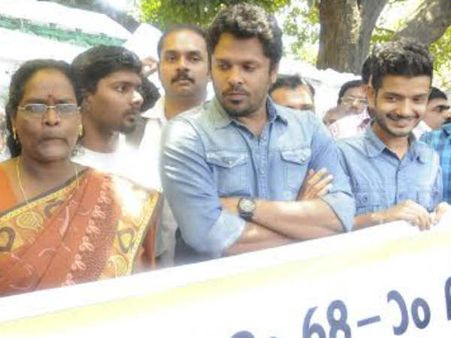 മനോരോഗികളെ ലേഖകരാക്കരുത്.. മാതൃഭൂമിയോട് ആഷികിന്റെ അപേക്ഷ