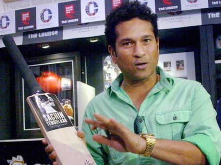 സച്ചിന്റെ ബാറ്റിന് ഒന്നരക്കോടി, പണം അനാഥാലയത്തിന്