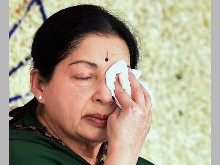 ജയലളിത ഇനി നമ്പര്‍ 7,402 തടവുപുള്ളി, വിഐപി പരിഗണനയില്ല