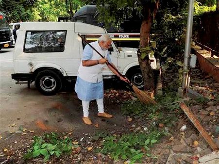 പോലീസ് സ്‌റ്റേഷനിലും മോദി: പോലീസുകാര്‍ ഞെട്ടിപ്പോയി!