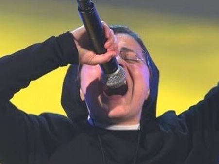 സിങ്ങിങ് സിസ്റ്റര്‍ തിരക്കിലാണ്