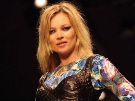 മാറിടത്തിലേക്ക് തുറിച്ചു നോക്കുന്നവരില്‍ സ്ത്രീകളും